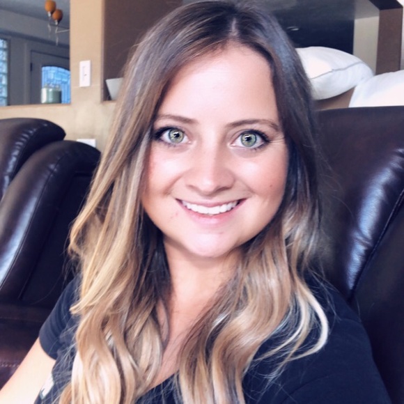 Meet your Posher, Aubrey - Picture 1 of 1